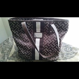 WKND SALE....Tommy hilfiger Purse